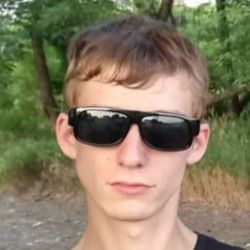 Josh Davis Combs face